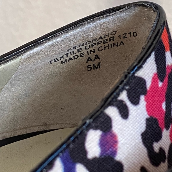 Nine West Rainbow Leopard Print Peep Toe Pumps / Heels - Picture 11 of 15